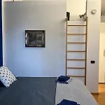 Cozy In Center *